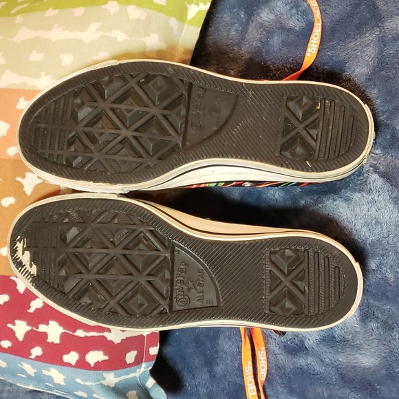 Chuck Taylor Converse - Picture 3 of 6